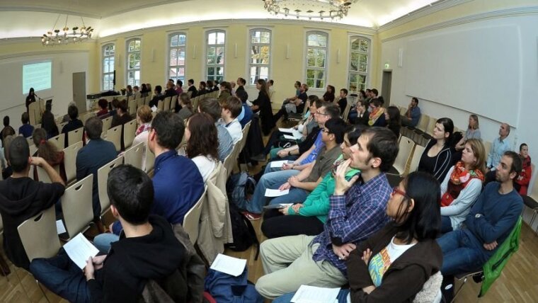 Adress of welcome to the new doctoral candidates at the Graduate Academy, the contact point for doctoral candidates and postdocs at the University of Jena in the "Rosensäle".